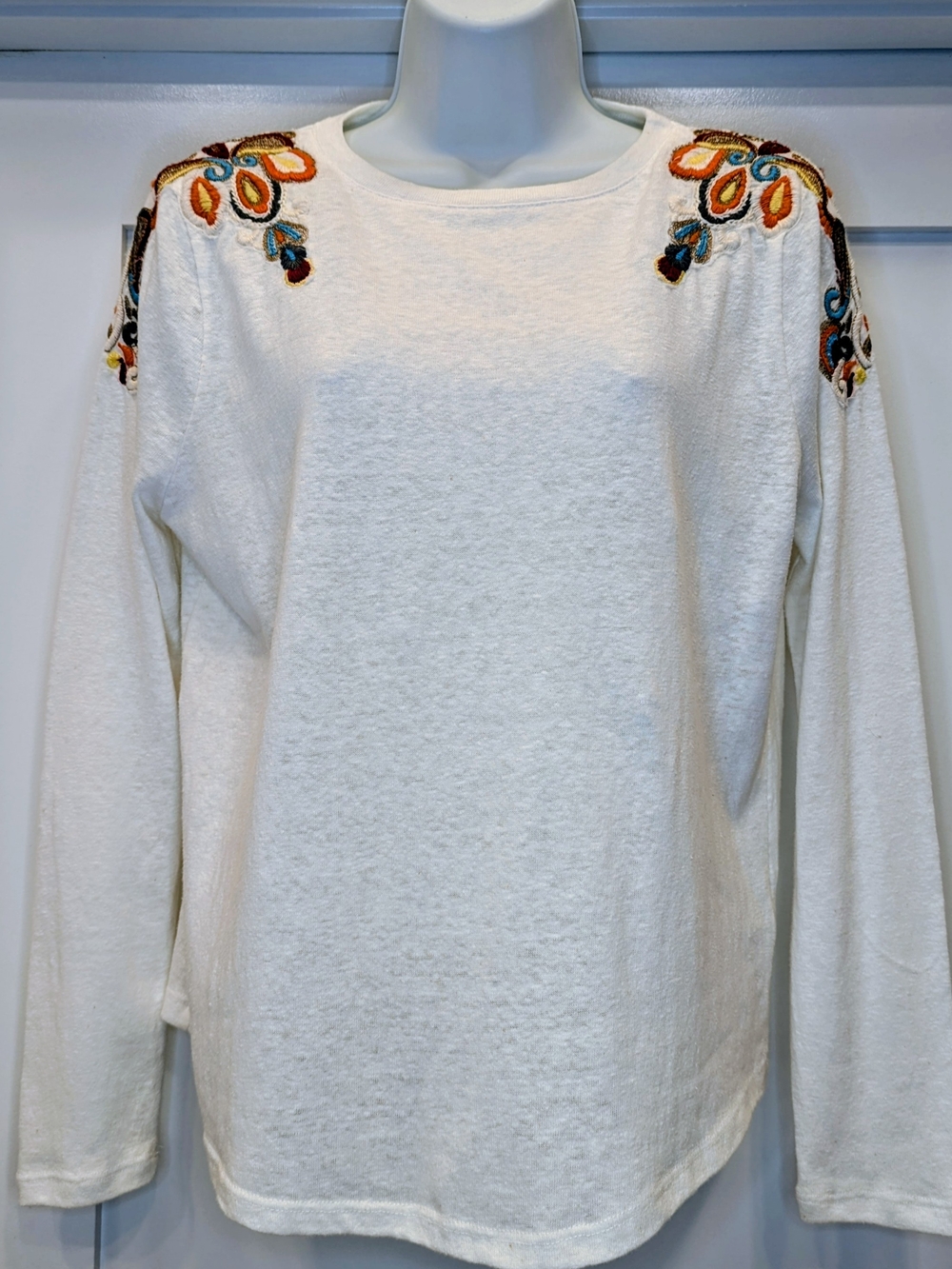 Zara White Crewneck Sweatshirt with Multicolor Shoulder Embroidery